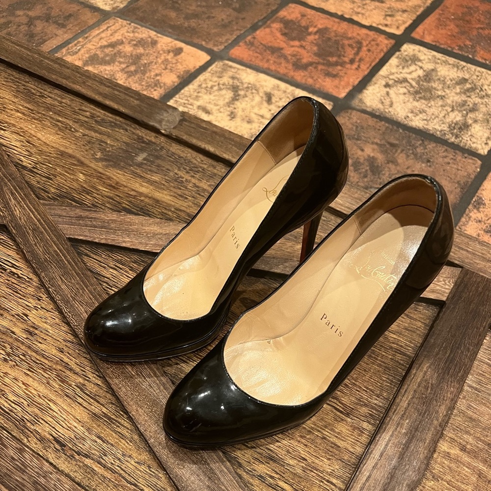 Christian Louboutin - Black patten leather pump.